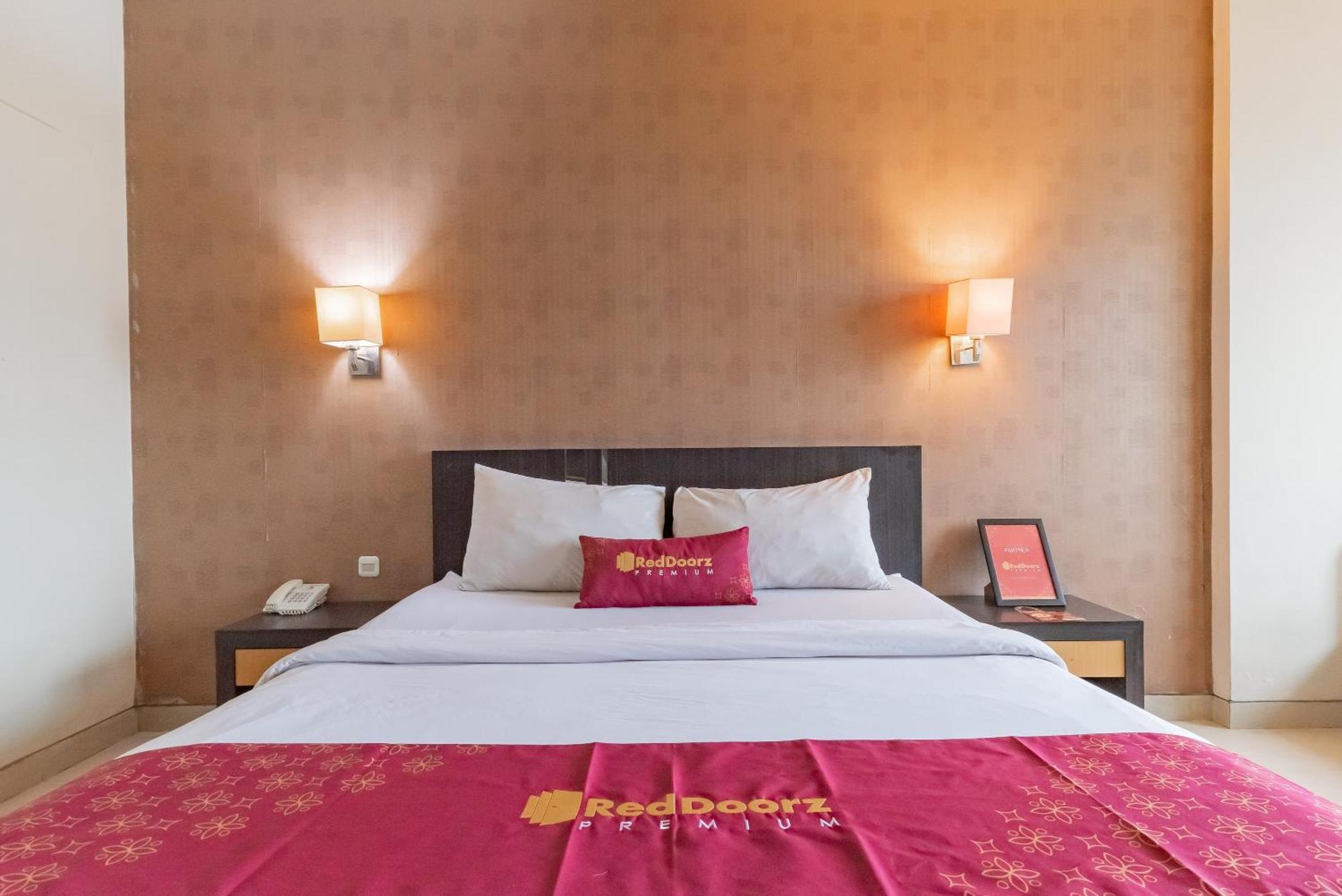 Reddoorz Premium Near Paris Van Java Mall Bandung Exteriör bild