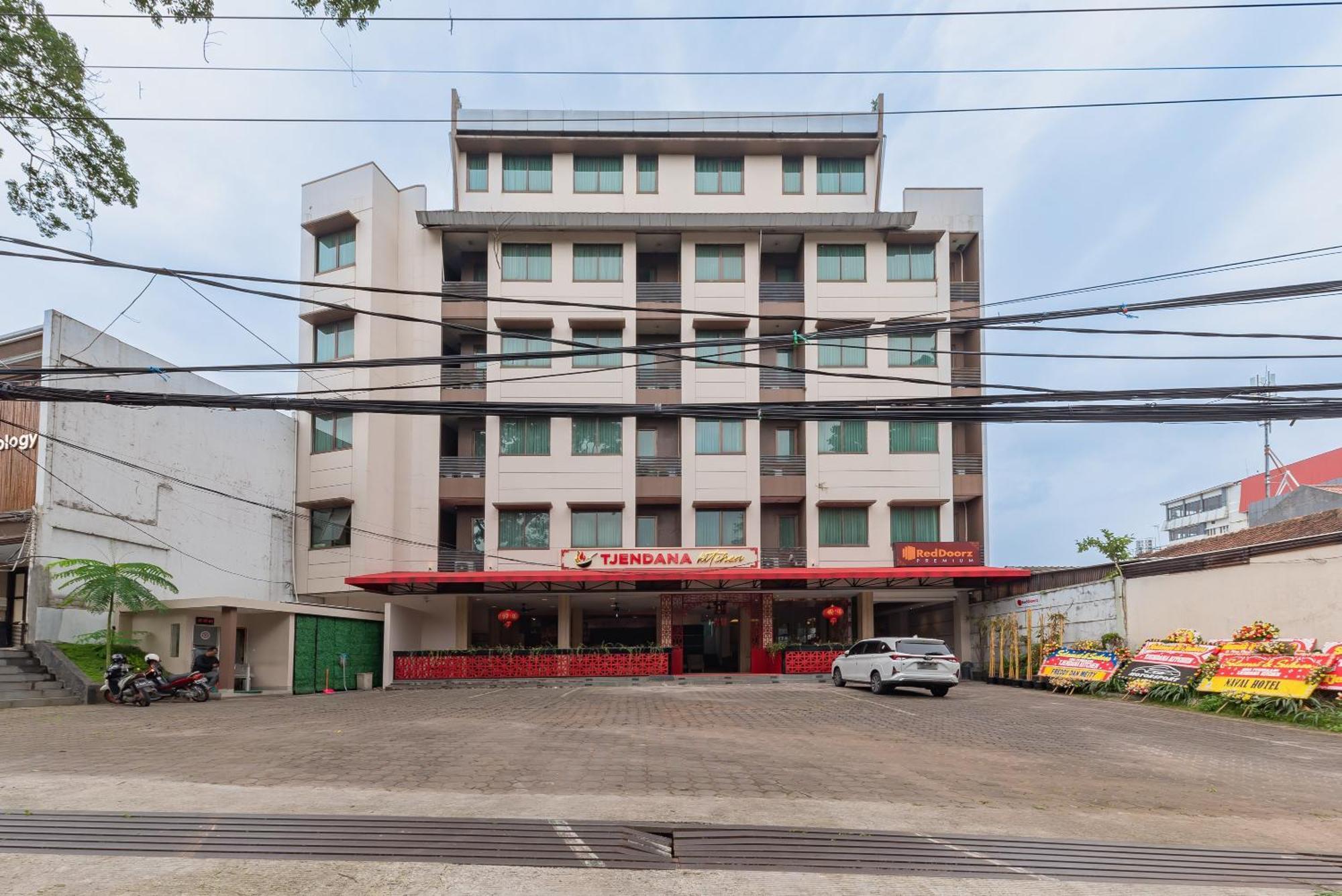 Reddoorz Premium Near Paris Van Java Mall Bandung Exteriör bild